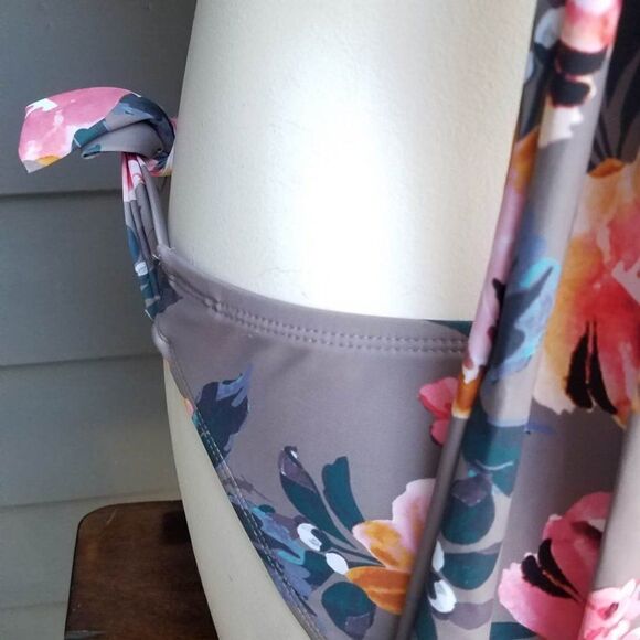 NWT Shade & Shore Taupe Floral Bikini size Medium - Picture 7 of 15